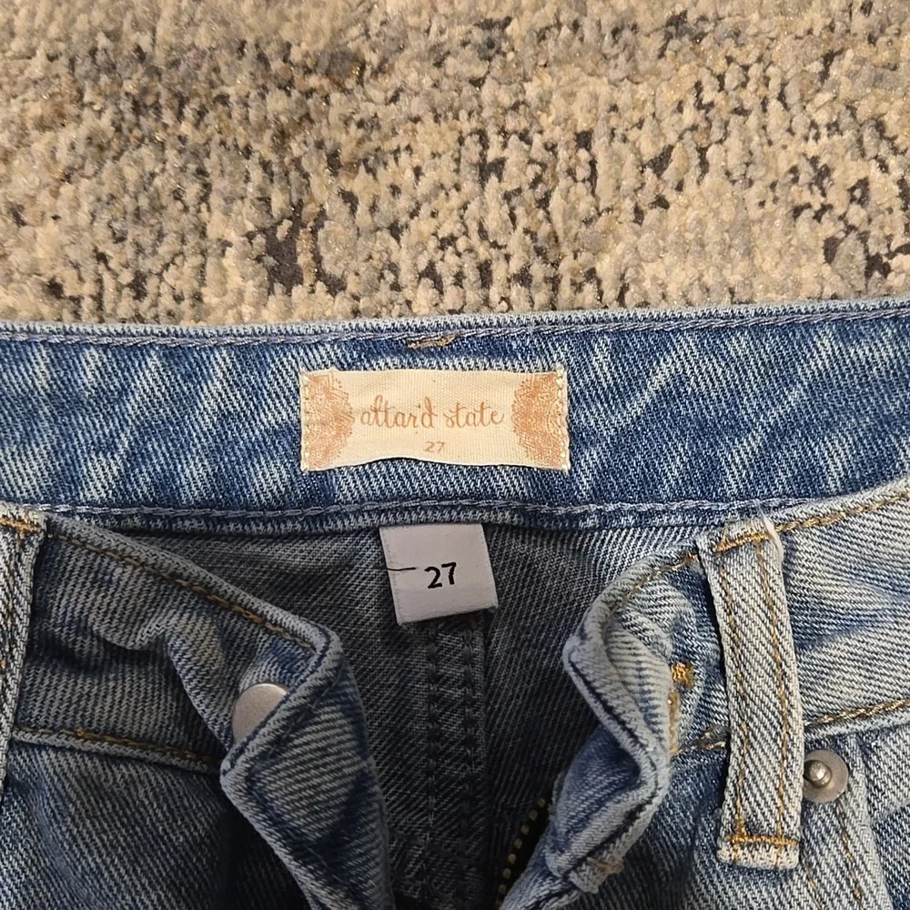 Size 27 distressed jeans - Picture 2 of 4